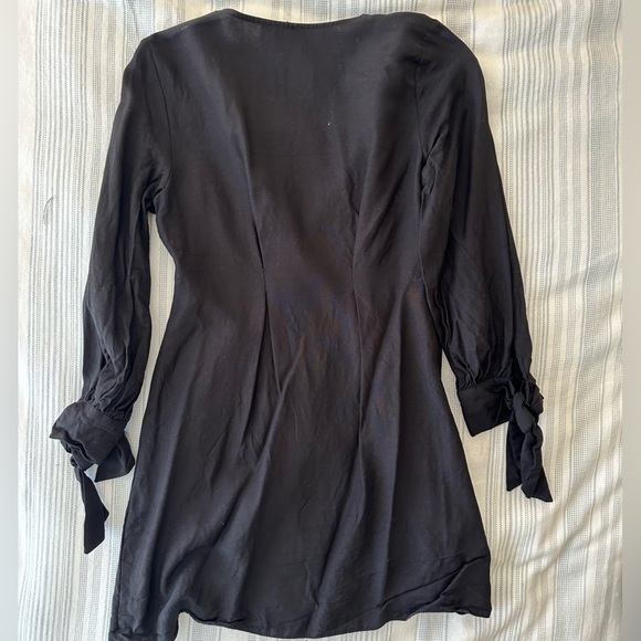 ASOS DESIGN Petite button through mini skater dress with tie sleeves - Picture 6 of 6